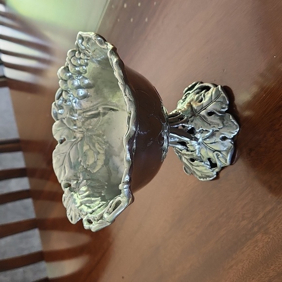 Arthur Court Grapevine footed serving dish. Excellent condition. - Picture 1 of 4